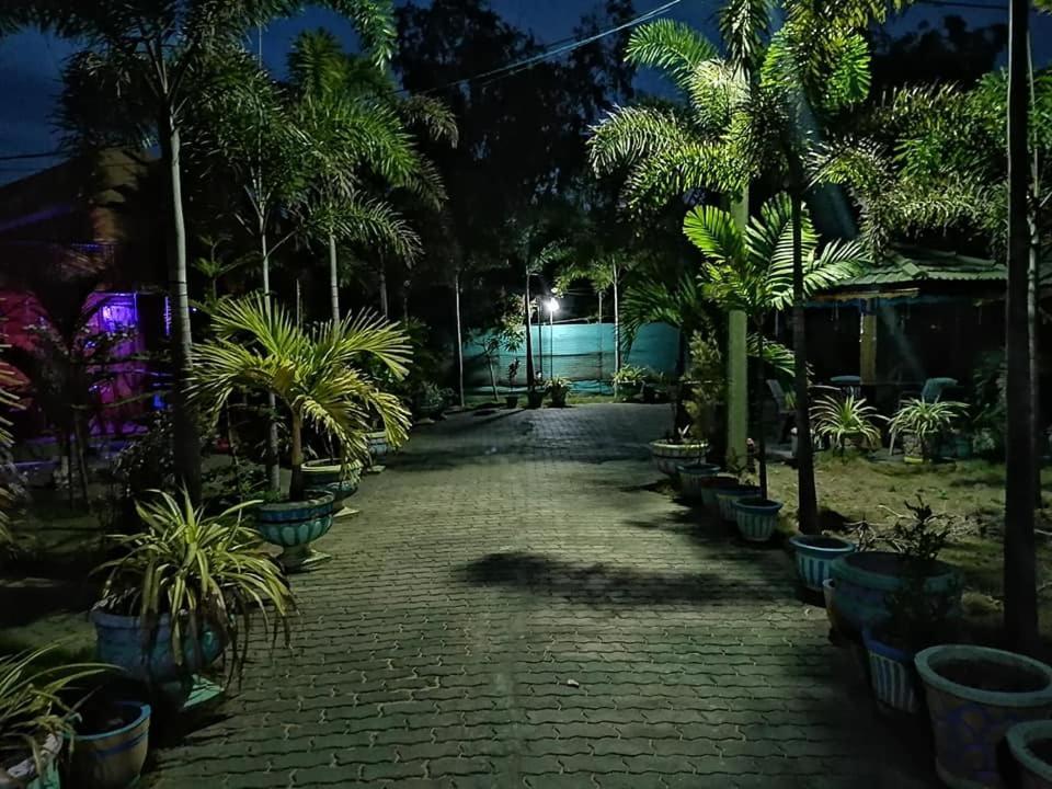 Sea View Resort Kallady Екстериор снимка