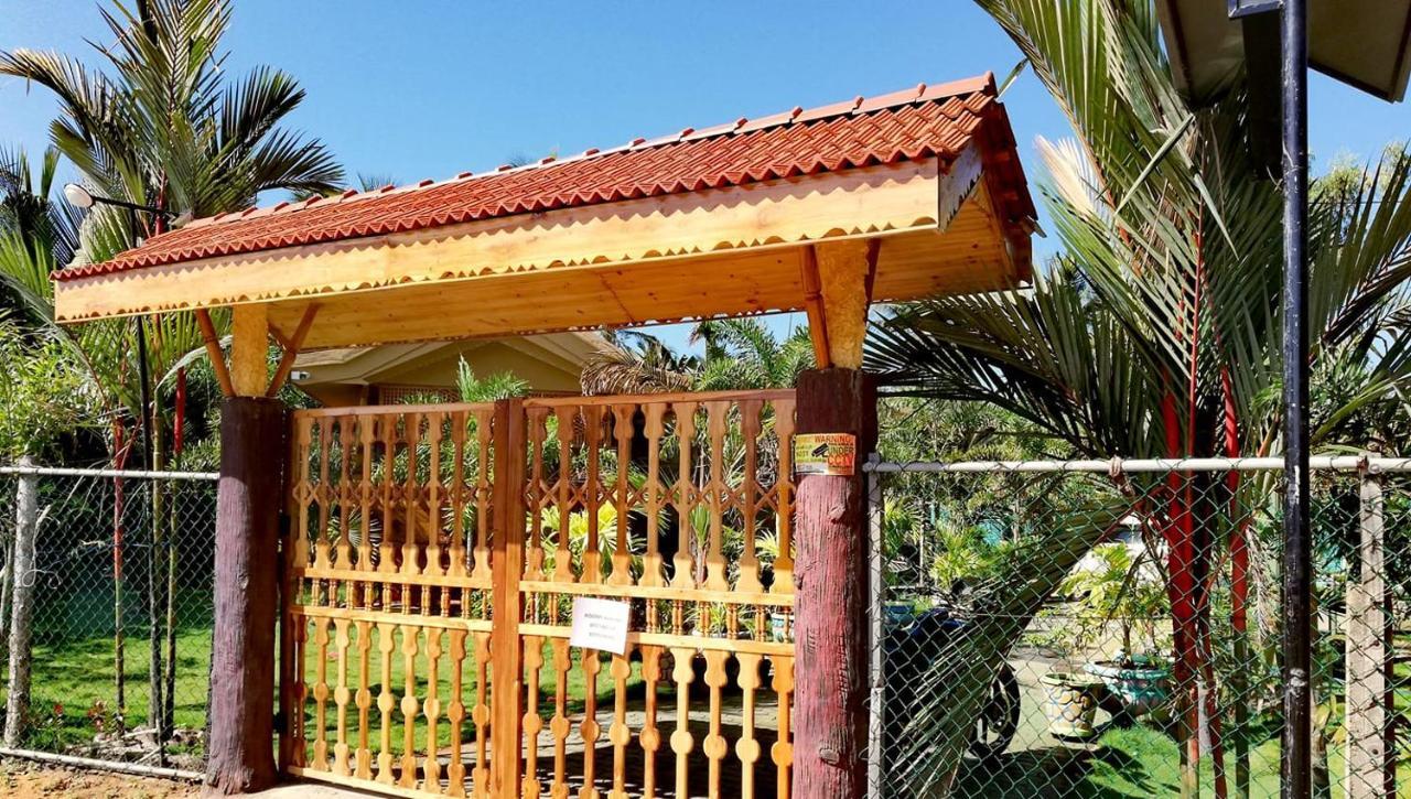 Sea View Resort Kallady Екстериор снимка