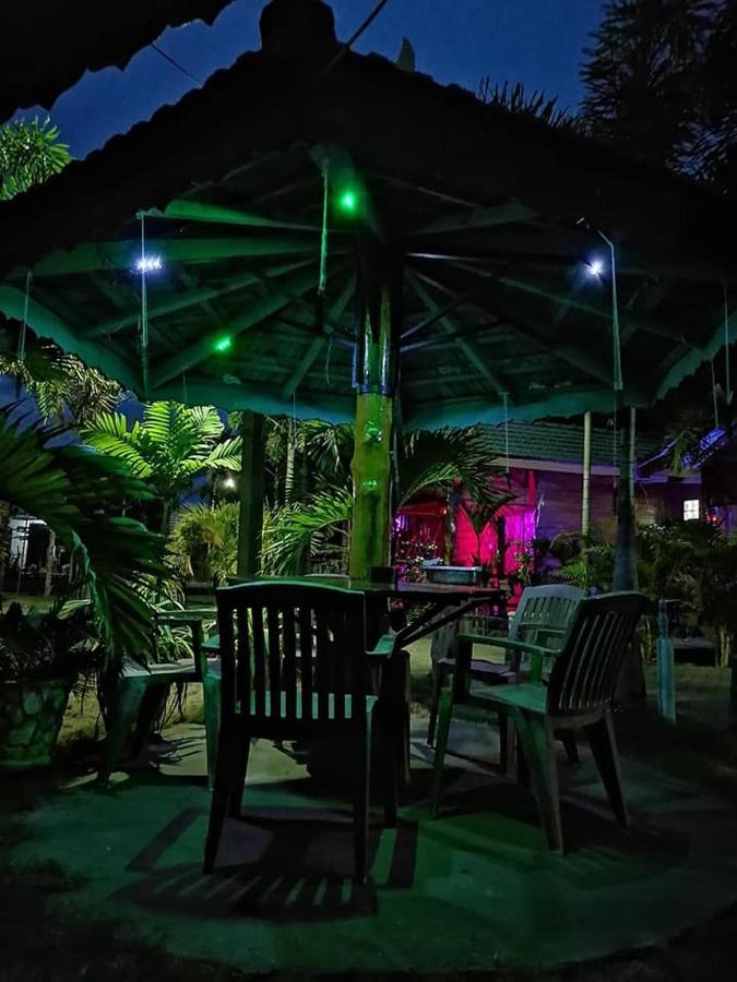 Sea View Resort Kallady Екстериор снимка