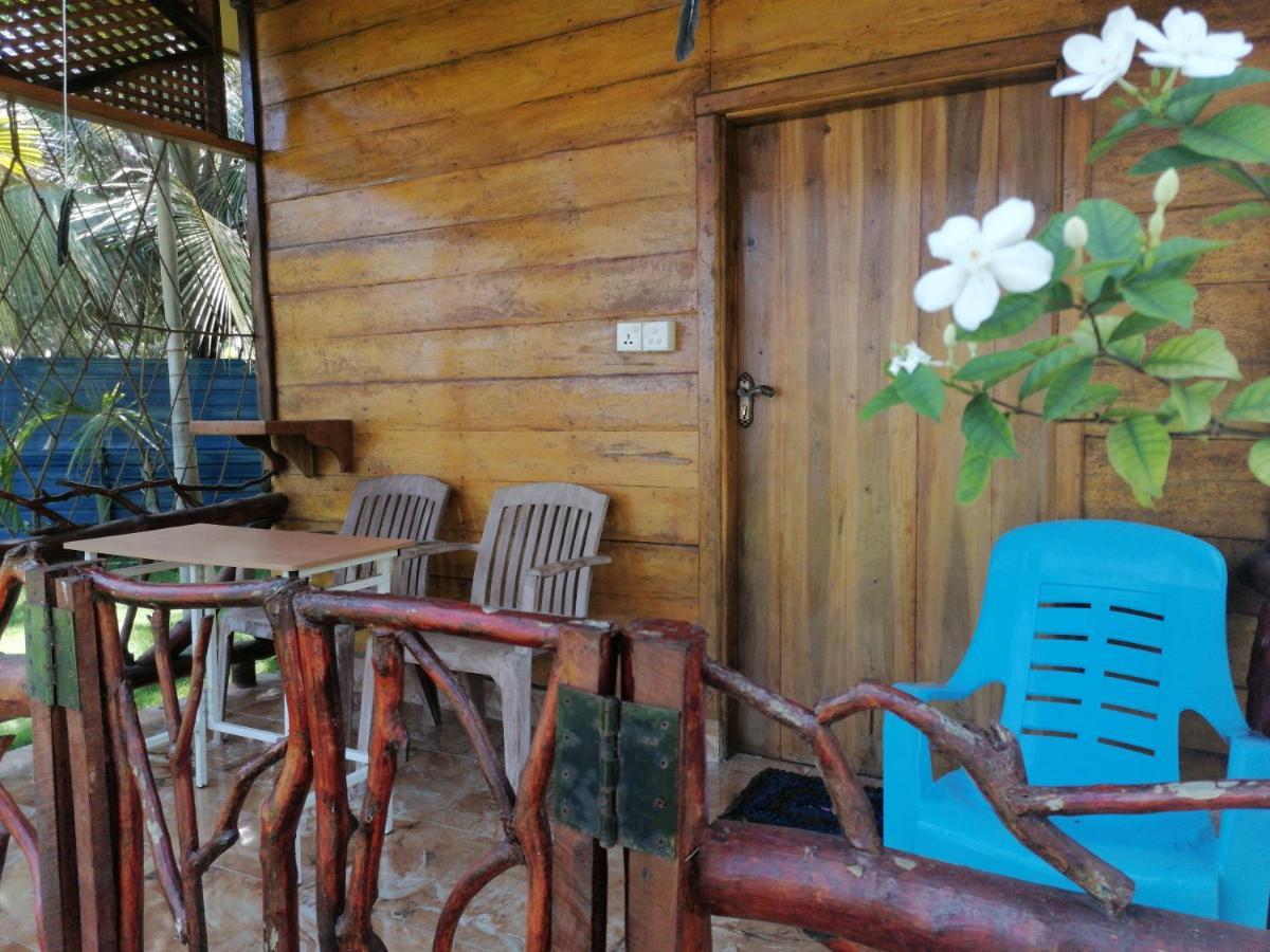 Sea View Resort Kallady Екстериор снимка